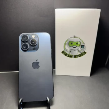 iPhone 15 Pro reacondicionado de Apple en color azul con 256GB de almacenamiento