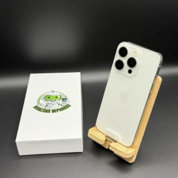 iPhone 15 Pro reacondicionado de Apple en color blanco con 128 GB de almacenamiento